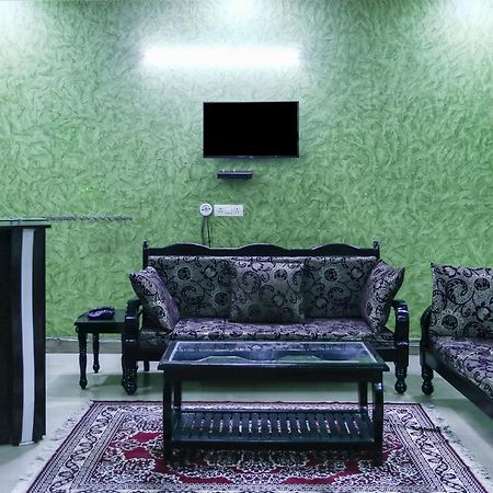 Отель Treebo Trip Sswag 18 Expressway Нойда Экстерьер фото